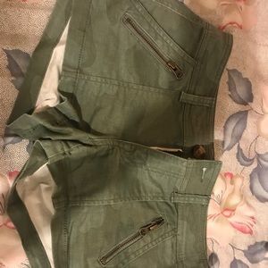 American Eagle Camo shorts size 0 NWOT never worn